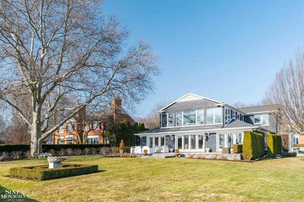 89 Lake Shore Road Grosse Pointe Farms City, MI 48236