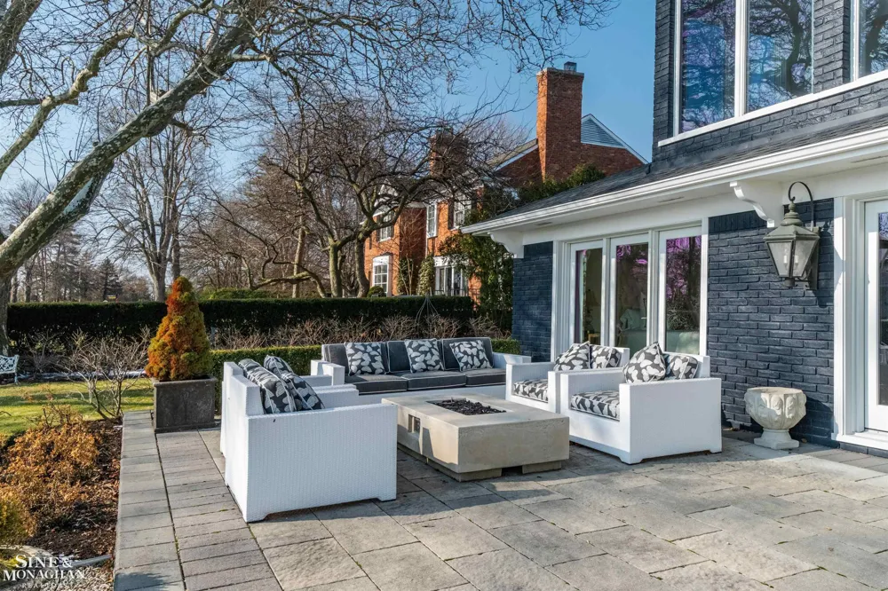 89 Lake Shore Road Grosse Pointe Farms City, MI 48236