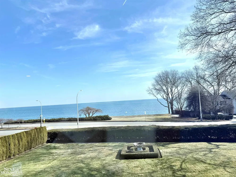 89 Lake Shore Road Grosse Pointe Farms City, MI 48236