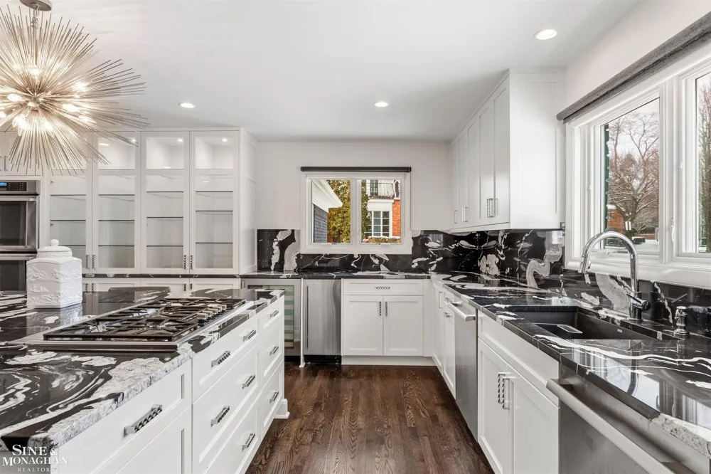 89 Lake Shore Road Grosse Pointe Farms City, MI 48236
