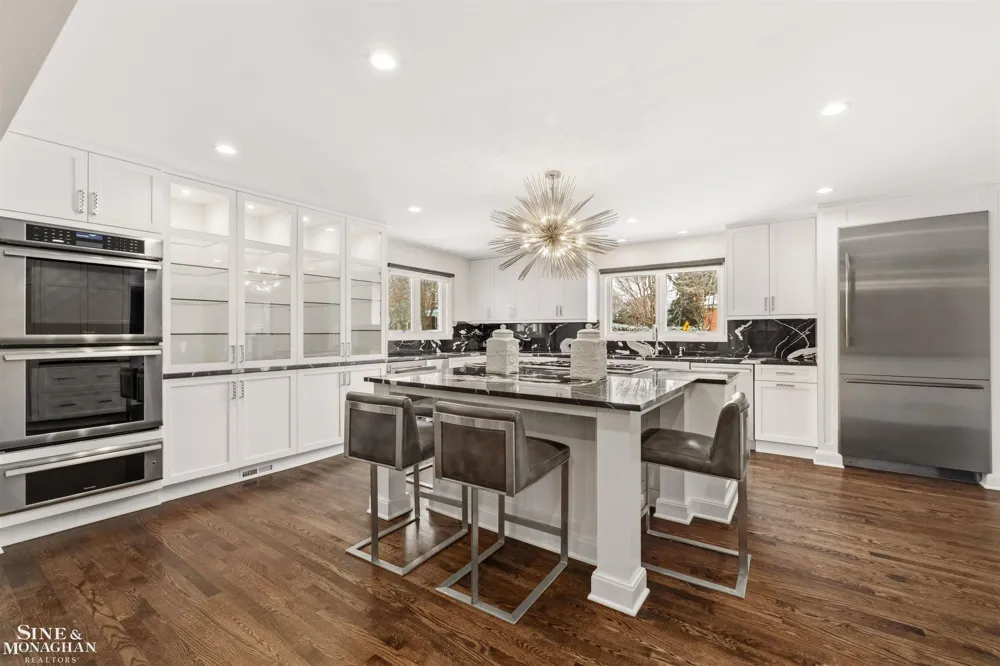 89 Lake Shore Road Grosse Pointe Farms City, MI 48236