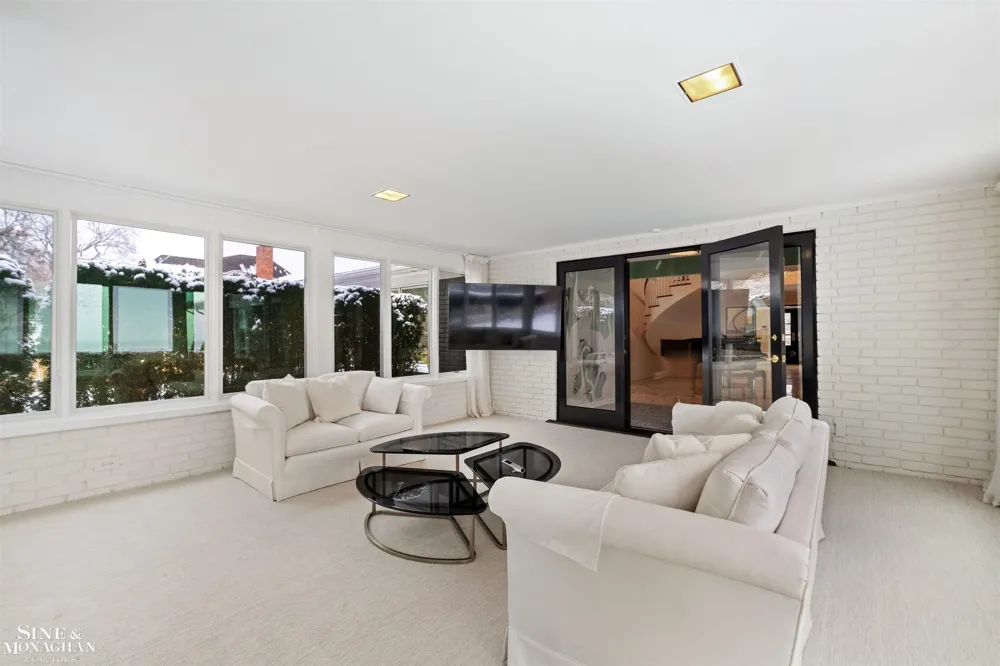 89 Lake Shore Road Grosse Pointe Farms City, MI 48236