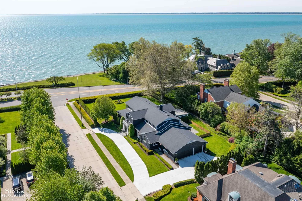 89 Lake Shore Road Grosse Pointe Farms City, MI 48236