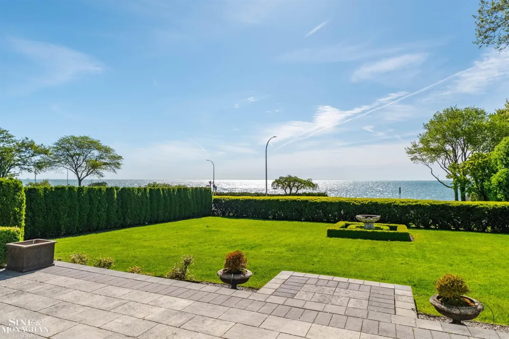 89 Lake Shore Road Grosse Pointe Farms City, MI 48236