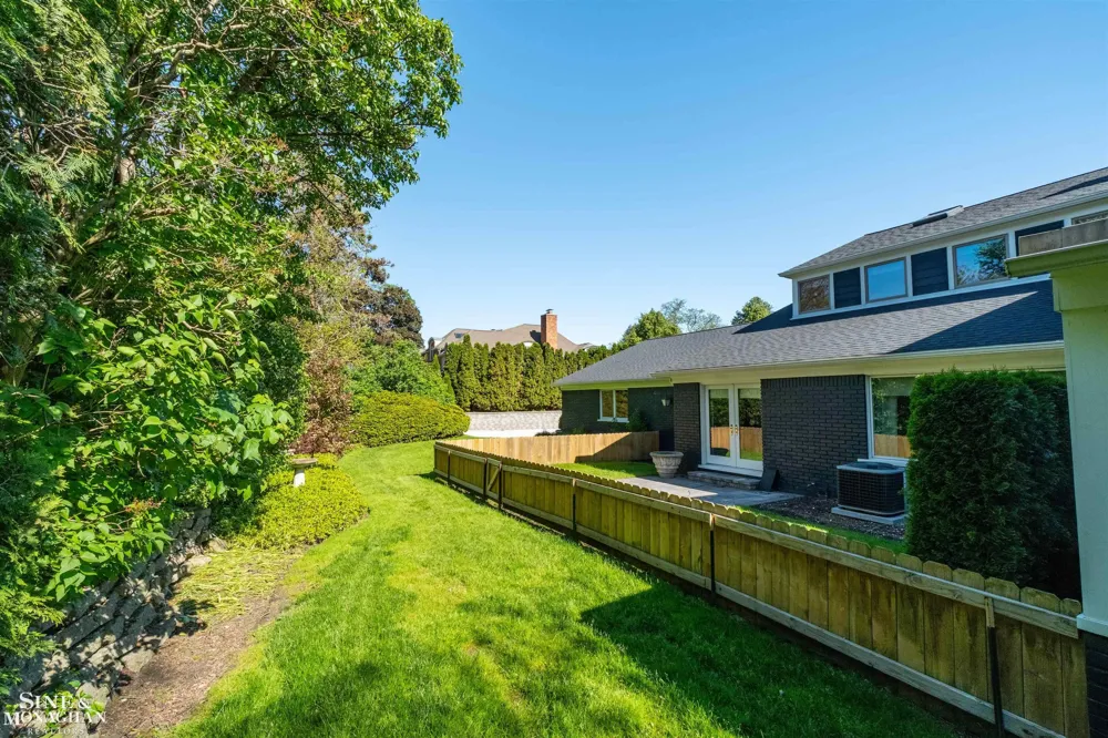 89 Lake Shore Road Grosse Pointe Farms City, MI 48236
