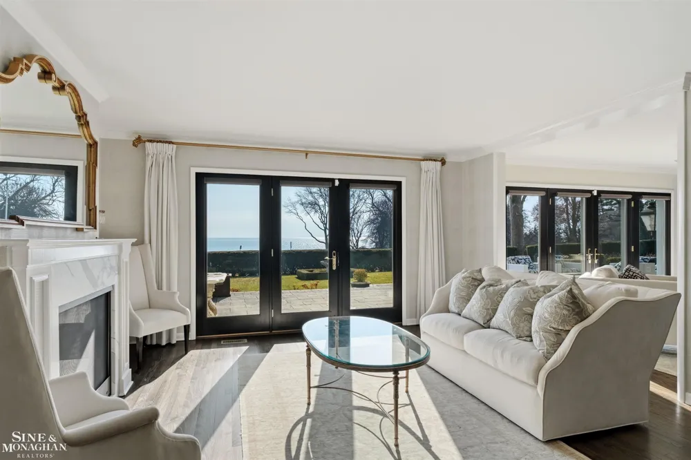 89 Lake Shore Road Grosse Pointe Farms City, MI 48236
