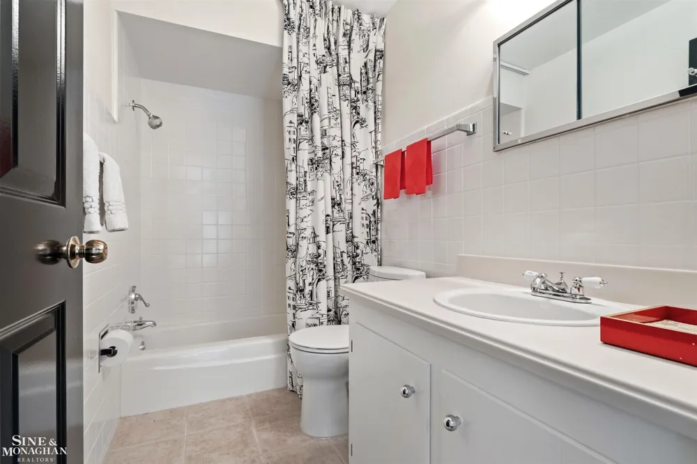 89 Lake Shore Road Grosse Pointe Farms City, MI 48236