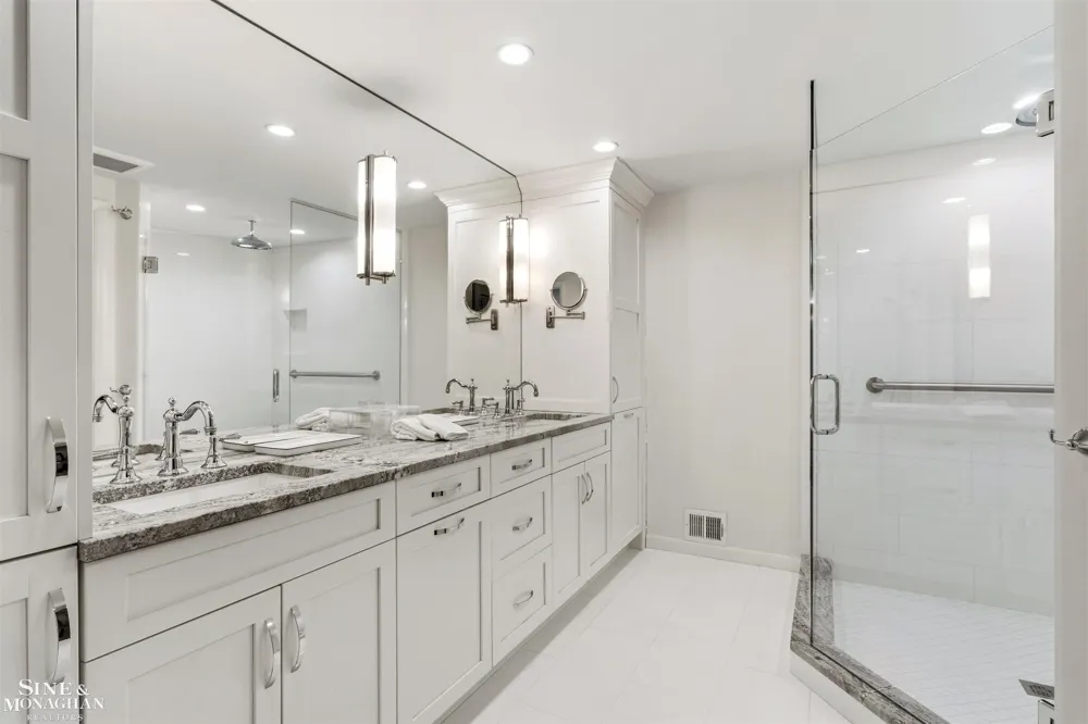 89 Lake Shore Road Grosse Pointe Farms City, MI 48236