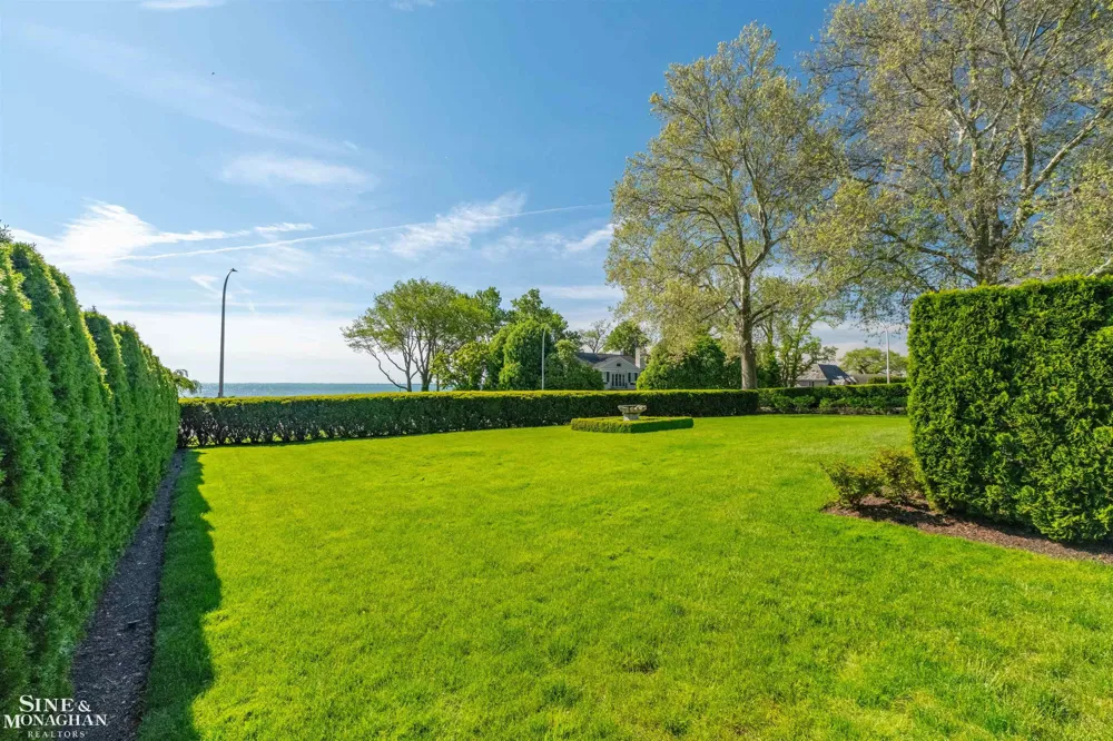 89 Lake Shore Road Grosse Pointe Farms City, MI 48236