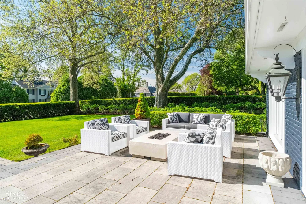 89 Lake Shore Road Grosse Pointe Farms City, MI 48236