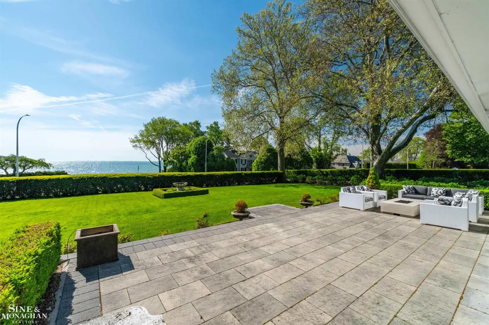 89 Lake Shore Road Grosse Pointe Farms City, MI 48236