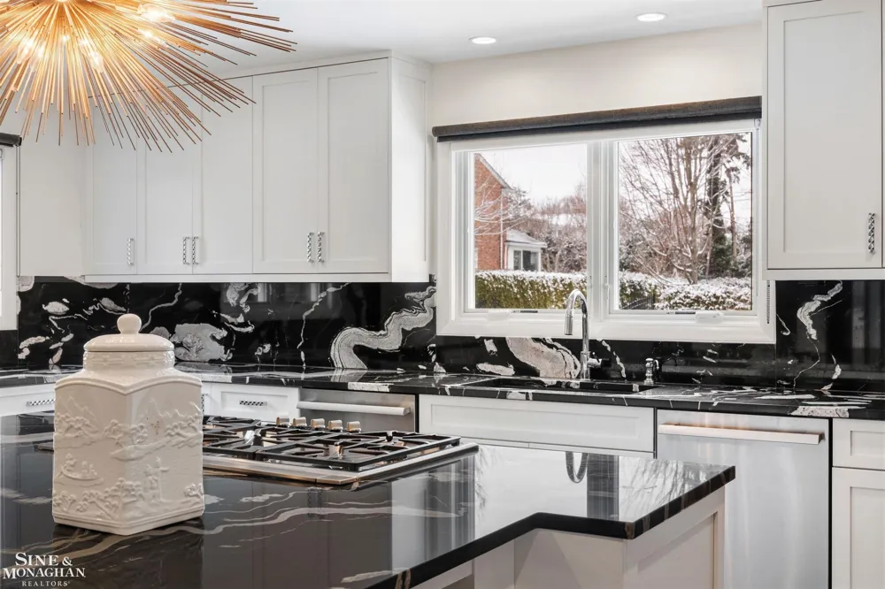 89 Lake Shore Road Grosse Pointe Farms City, MI 48236