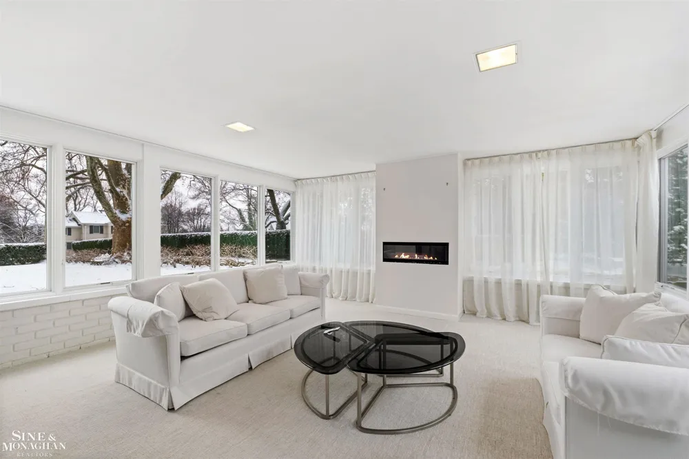 89 Lake Shore Road Grosse Pointe Farms City, MI 48236