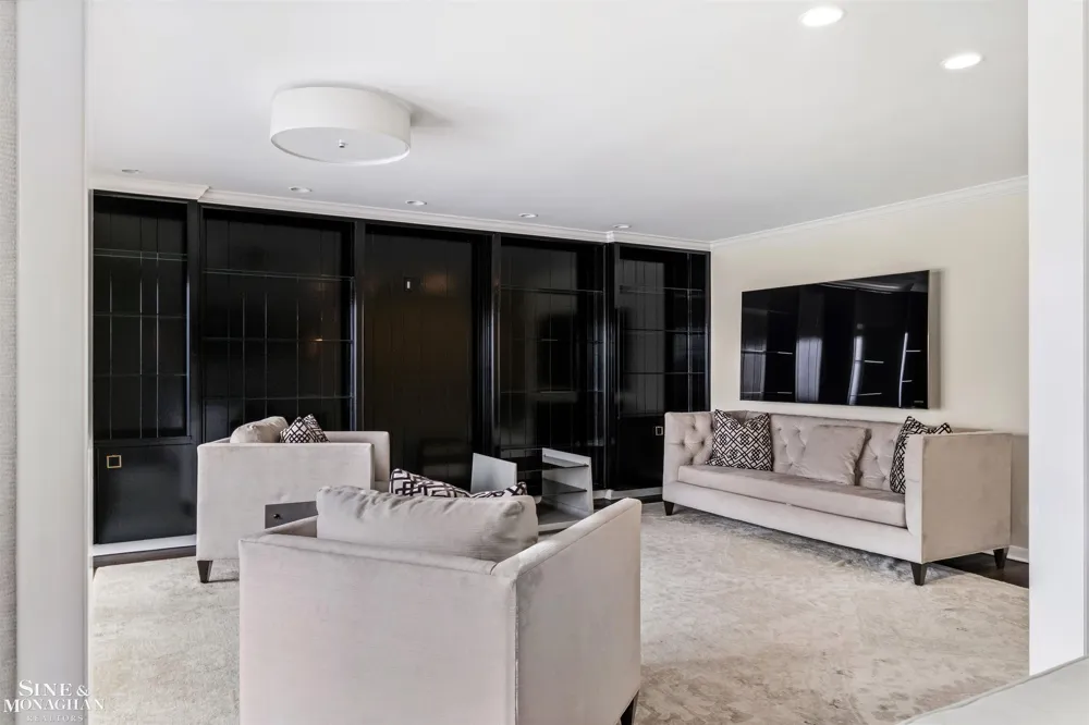 89 Lake Shore Road Grosse Pointe Farms City, MI 48236