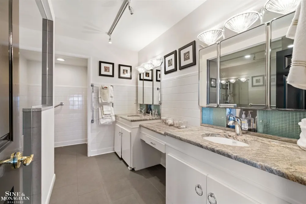 89 Lake Shore Road Grosse Pointe Farms City, MI 48236