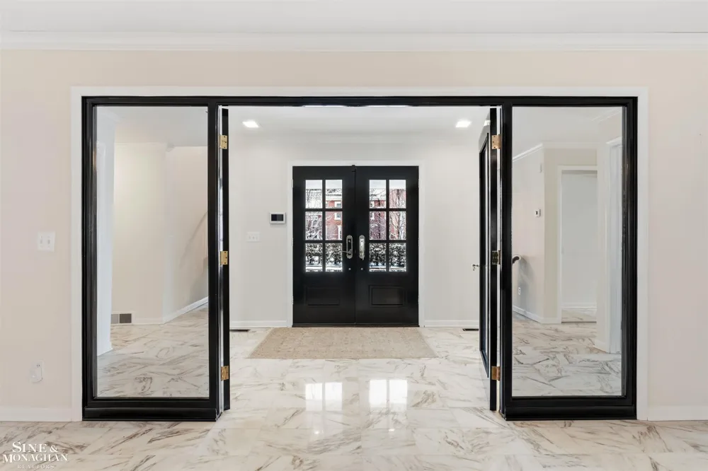 89 Lake Shore Road Grosse Pointe Farms City, MI 48236