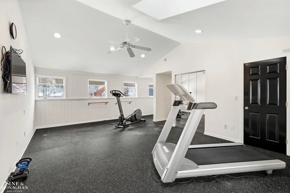 89 Lake Shore Road Grosse Pointe Farms City, MI 48236
