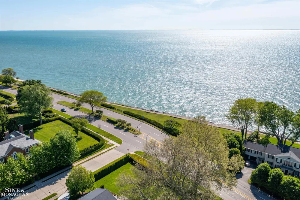 89 Lake Shore Road Grosse Pointe Farms City, MI 48236