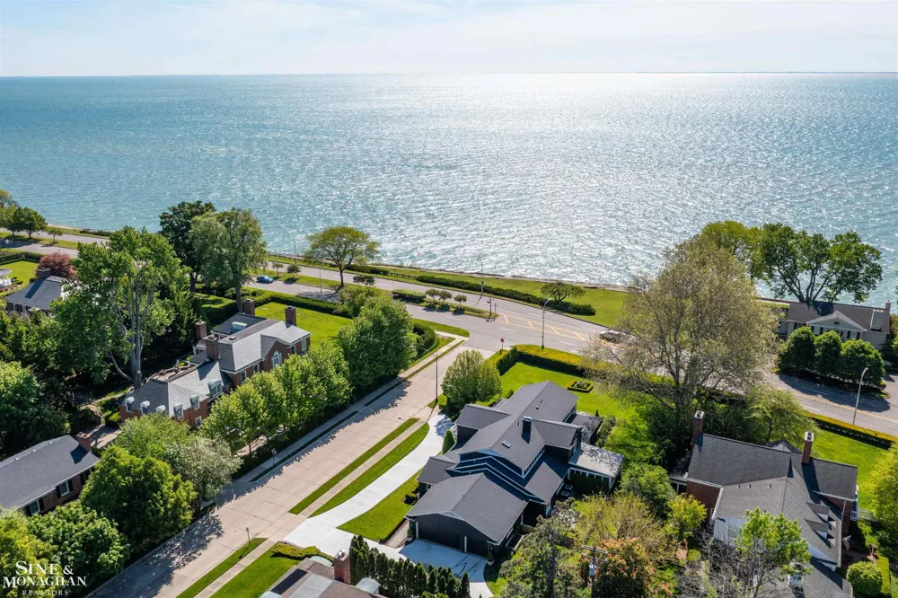 89 Lake Shore Road Grosse Pointe Farms City, MI 48236