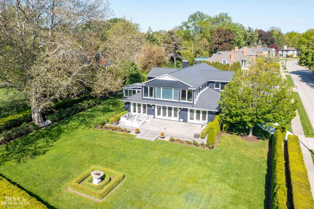 89 Lake Shore Road Grosse Pointe Farms City, MI 48236