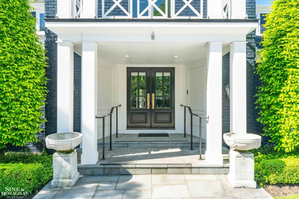89 Lake Shore Road Grosse Pointe Farms City, MI 48236