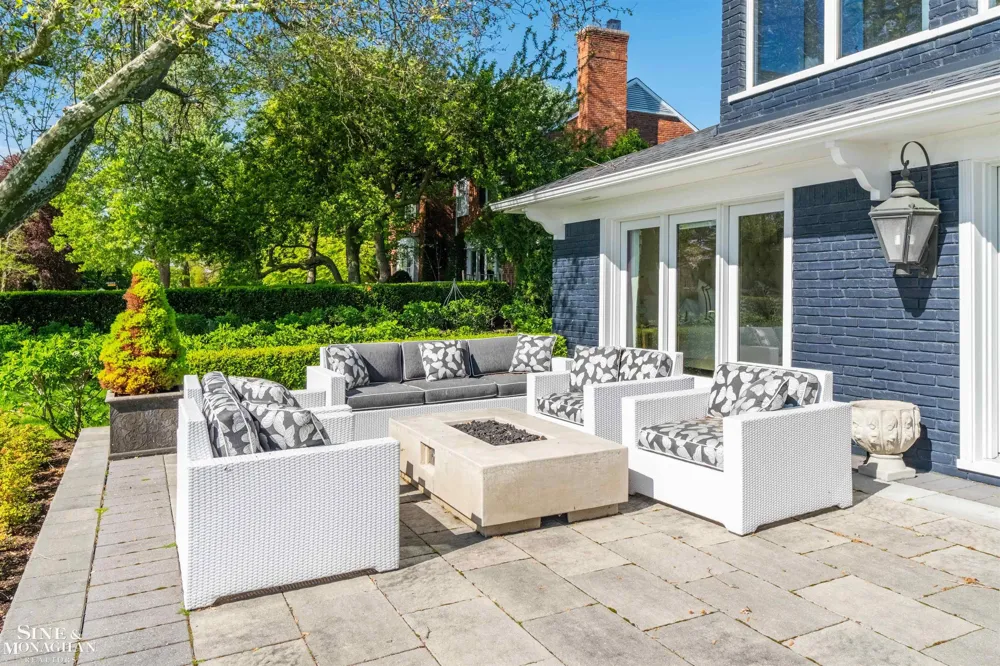 89 Lake Shore Road Grosse Pointe Farms City, MI 48236