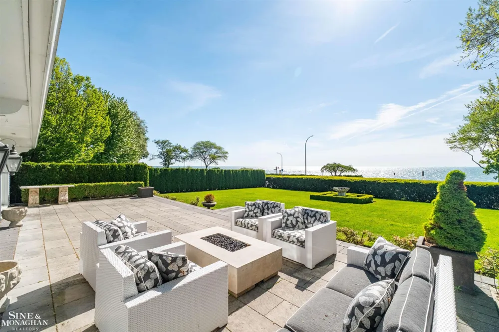 89 Lake Shore Road Grosse Pointe Farms City, MI 48236