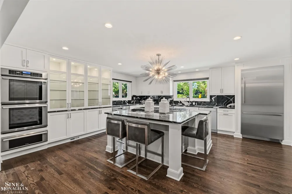 89 Lake Shore Road Grosse Pointe Farms City, MI 48236