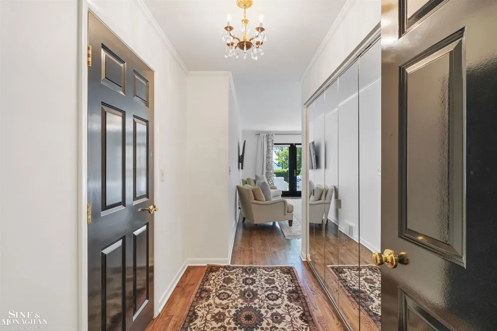 89 Lake Shore Road Grosse Pointe Farms City, MI 48236
