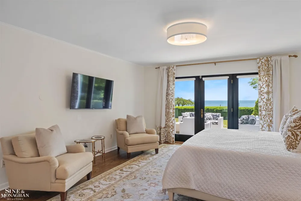 89 Lake Shore Road Grosse Pointe Farms City, MI 48236