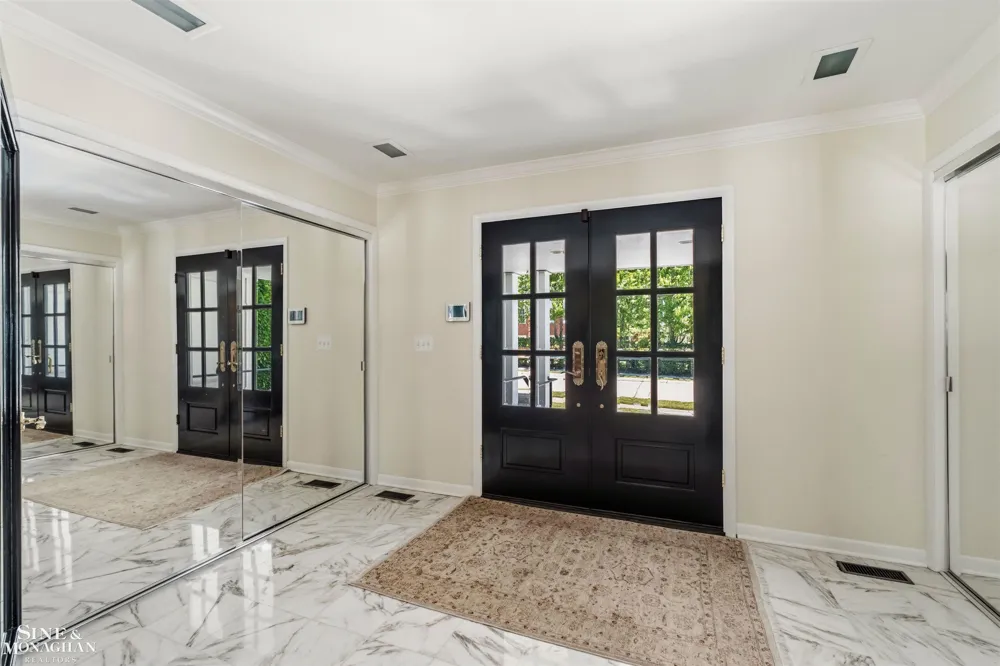 89 Lake Shore Road Grosse Pointe Farms City, MI 48236