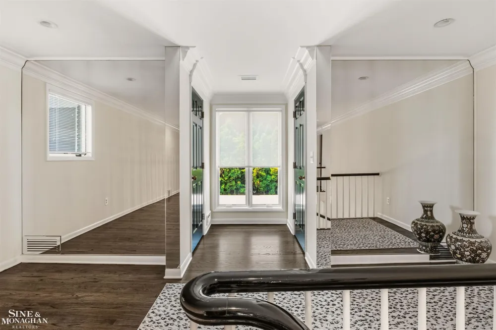 89 Lake Shore Road Grosse Pointe Farms City, MI 48236