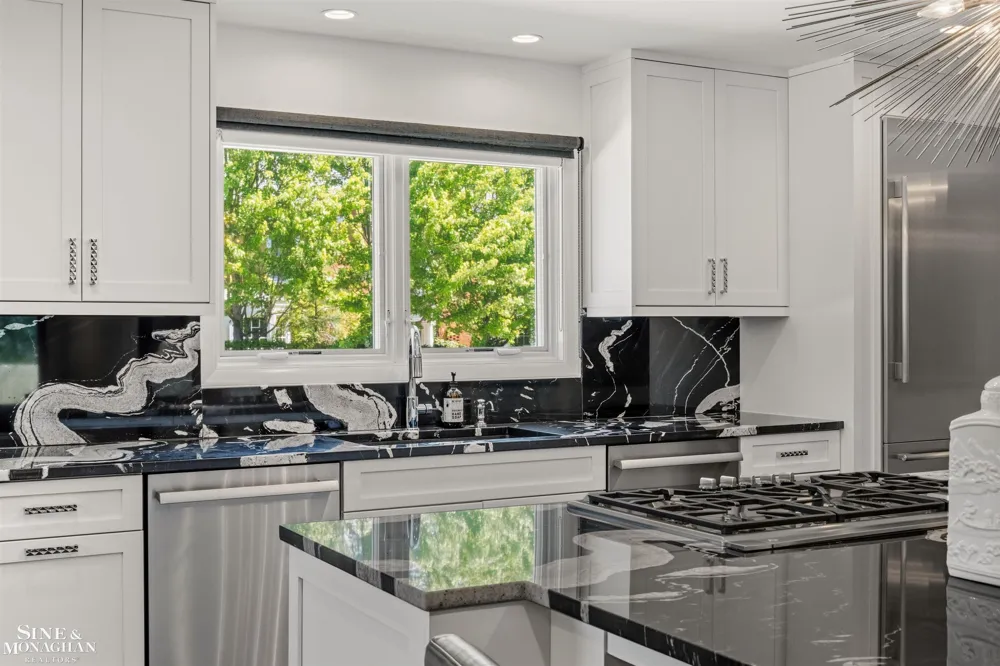 89 Lake Shore Road Grosse Pointe Farms City, MI 48236