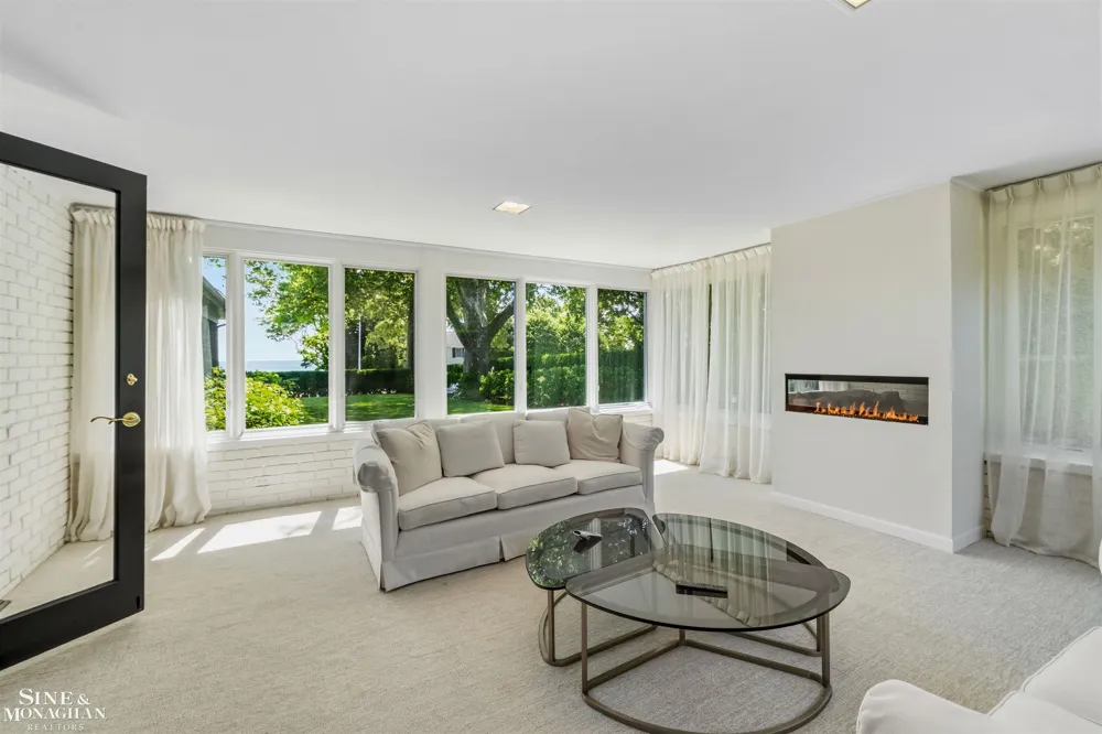 89 Lake Shore Road Grosse Pointe Farms City, MI 48236