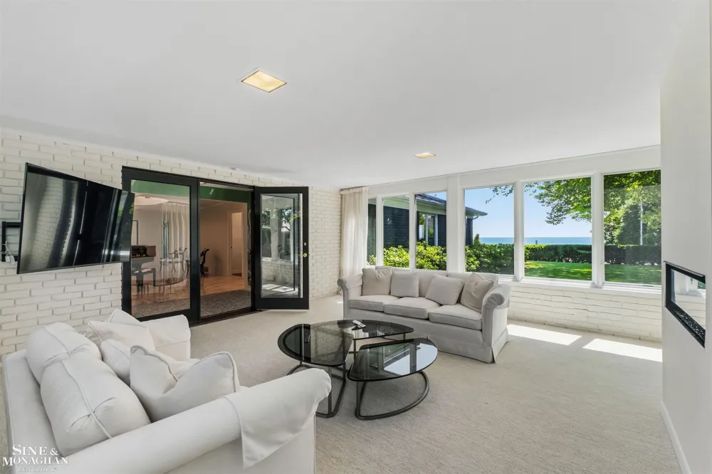 89 Lake Shore Road Grosse Pointe Farms City, MI 48236