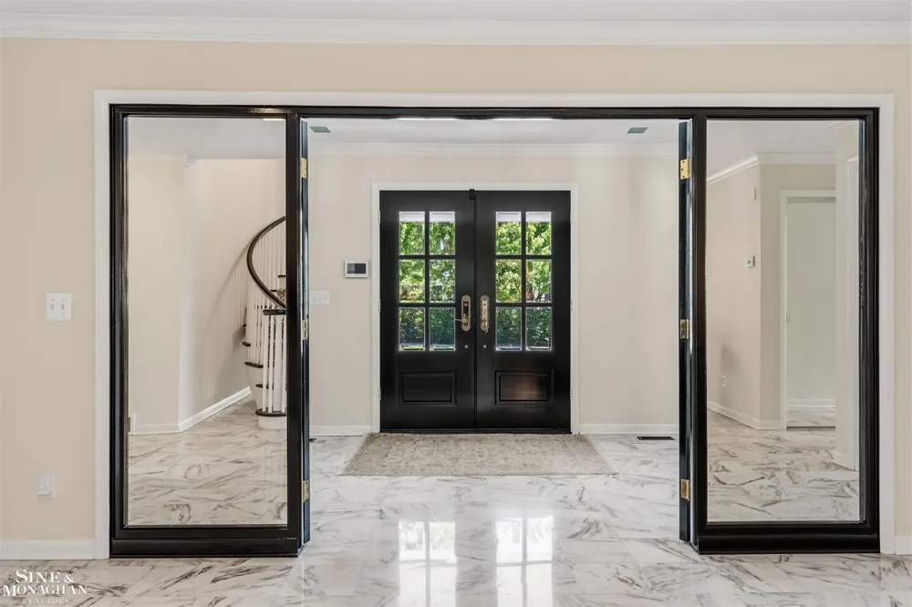 89 Lake Shore Road Grosse Pointe Farms City, MI 48236