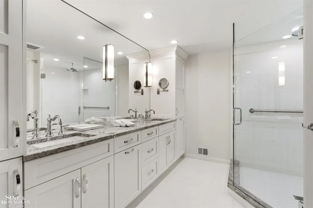 89 Lake Shore Road Grosse Pointe Farms City, MI 48236