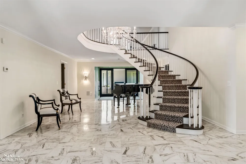 89 Lake Shore Road Grosse Pointe Farms City, MI 48236