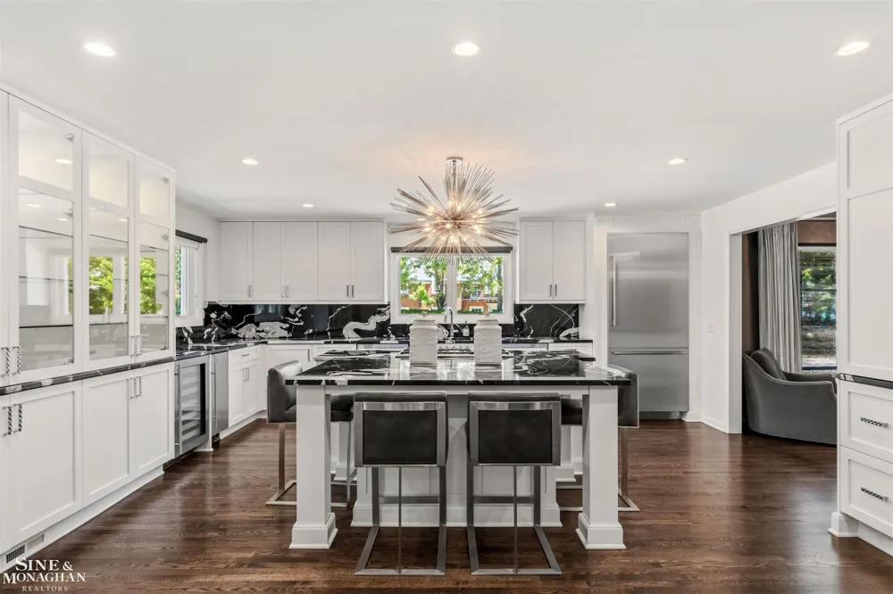 89 Lake Shore Road Grosse Pointe Farms City, MI 48236