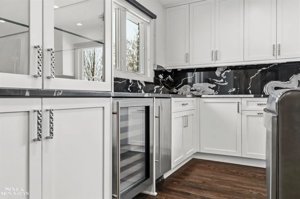 89 Lake Shore Road Grosse Pointe Farms City, MI 48236