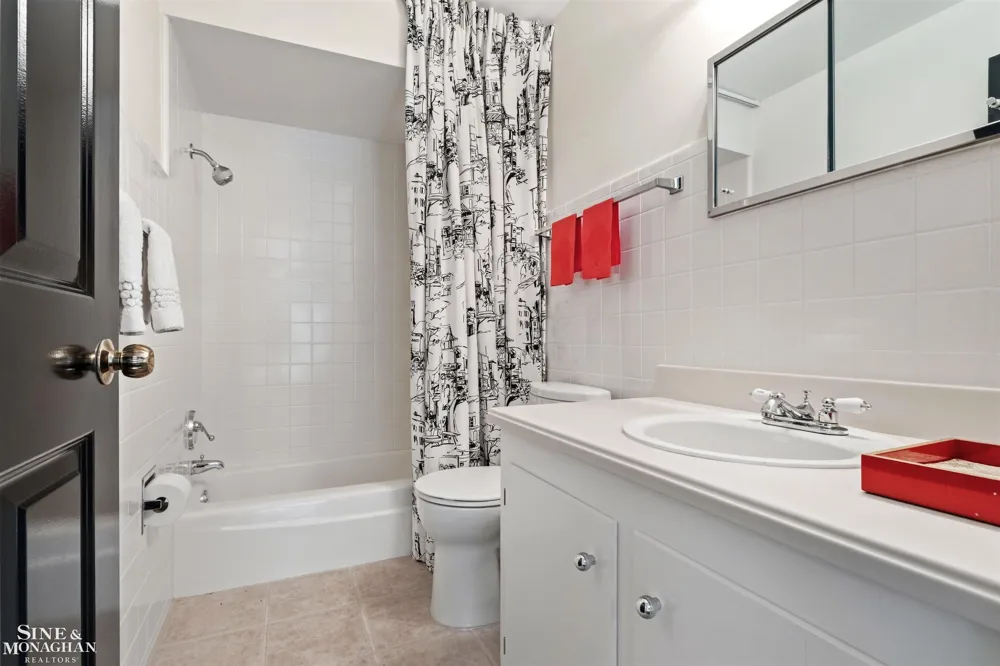 89 Lake Shore Road Grosse Pointe Farms City, MI 48236