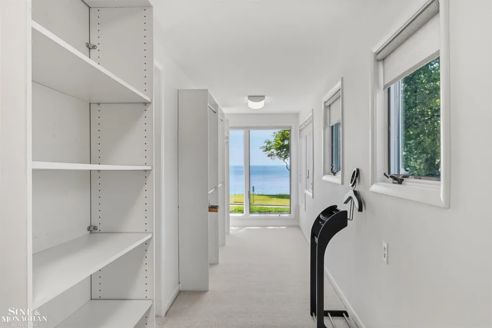 89 Lake Shore Road Grosse Pointe Farms City, MI 48236