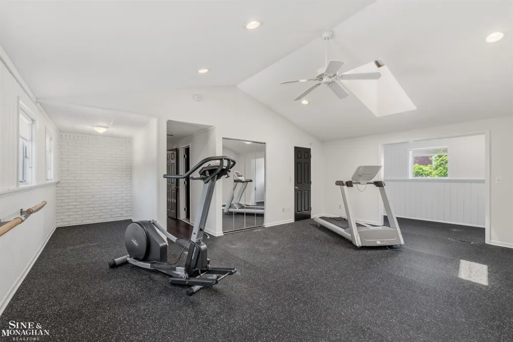 89 Lake Shore Road Grosse Pointe Farms City, MI 48236