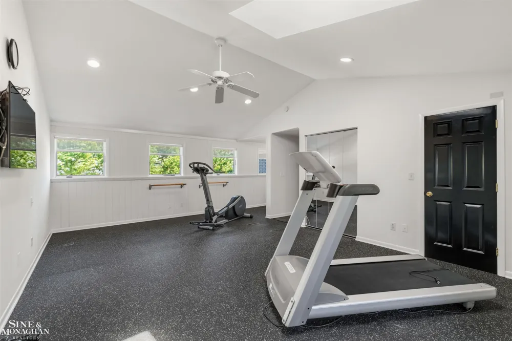 89 Lake Shore Road Grosse Pointe Farms City, MI 48236