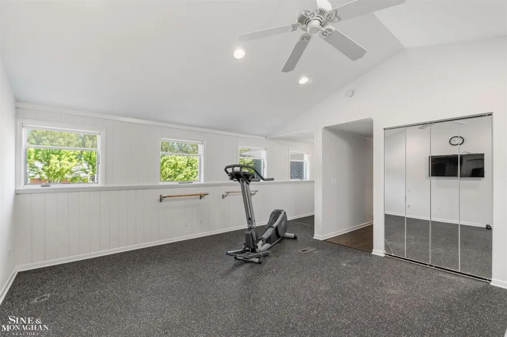89 Lake Shore Road Grosse Pointe Farms City, MI 48236