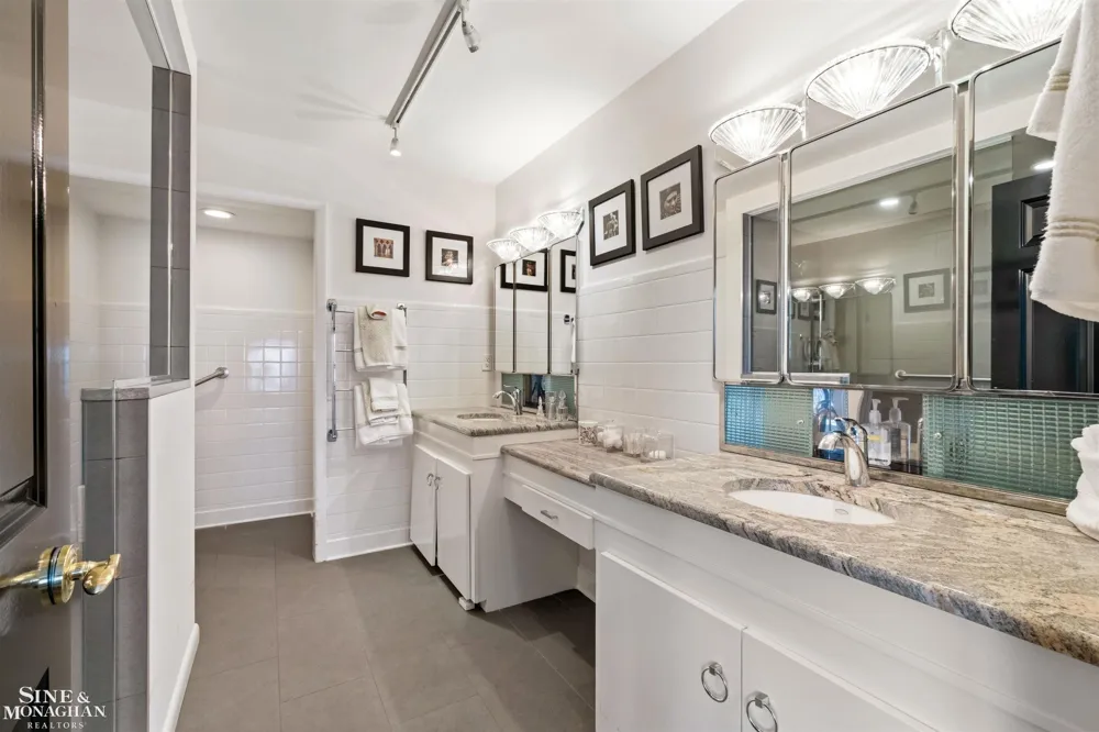 89 Lake Shore Road Grosse Pointe Farms City, MI 48236