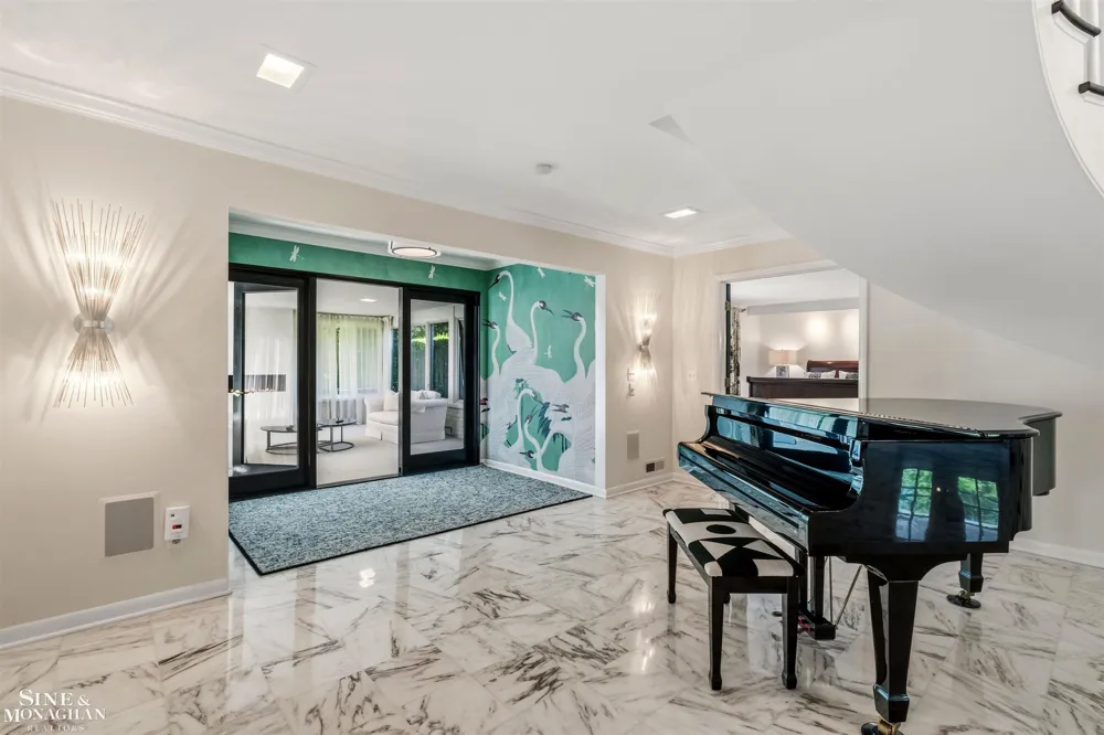89 Lake Shore Road Grosse Pointe Farms City, MI 48236