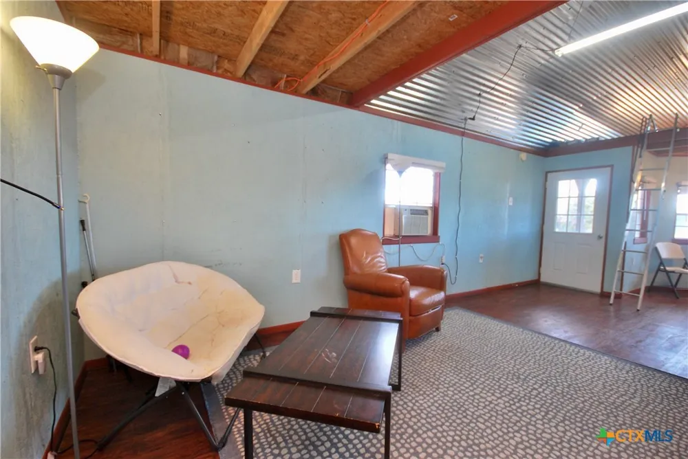 4850 Burke Road Flatonia, TX 78941