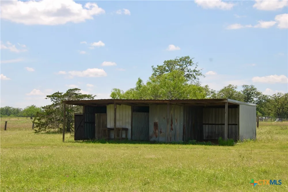 4850 Burke Road Flatonia, TX 78941