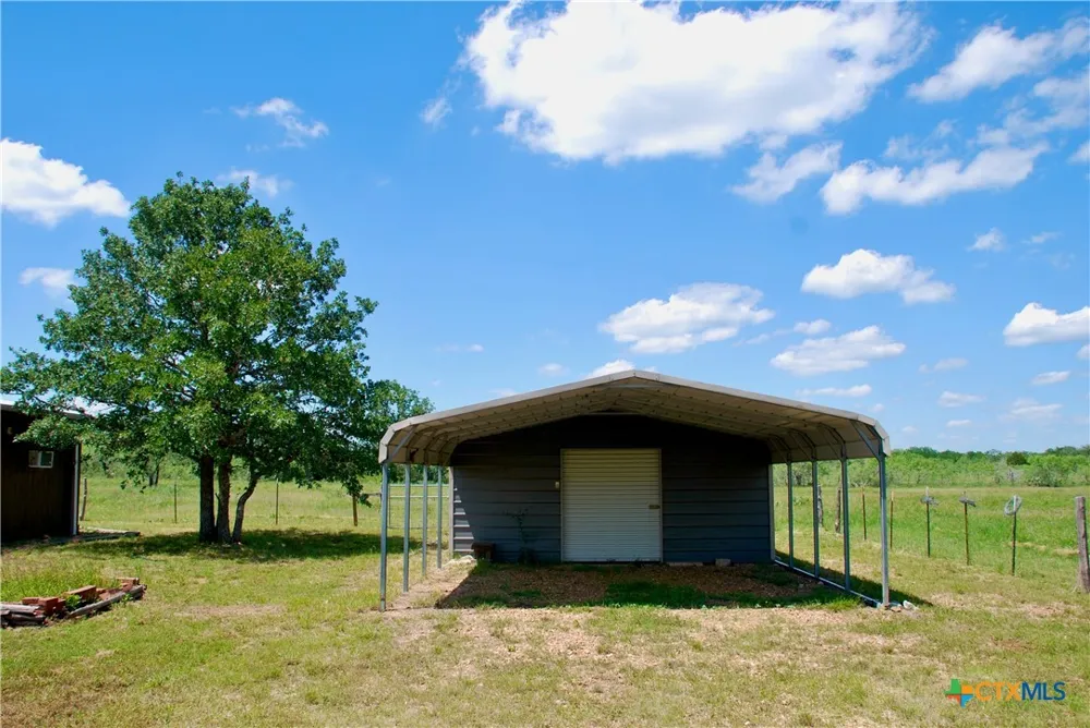 4850 Burke Road Flatonia, TX 78941